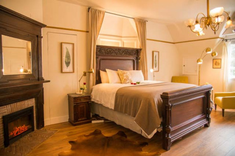 Cedar Gables Inn Churchill Chamber - Churchill Bedroom