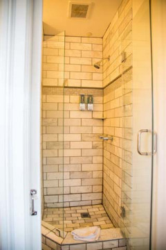 Cedar Gables Inn Avon Loft - Walk In Shower