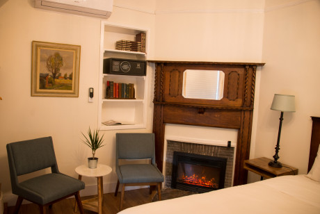 Cedar Gables Inn Miss Dorothys Room - Fireplace with reading area