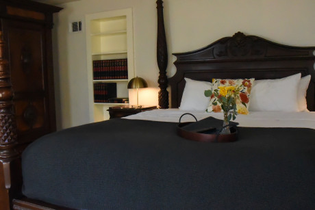 Cedar Gables Inn The Gables Suite - King Sized bed